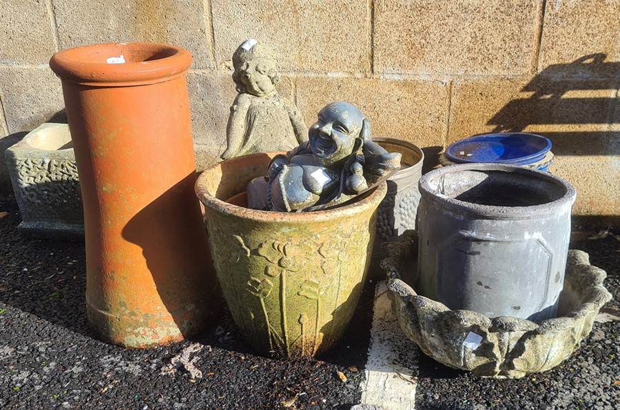 Terracotta chimney pot, reconstituted stone garden ornaments and pots, ceramic garden pots and - Image 3 of 3