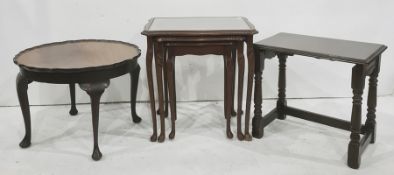 20th century stool with rectangular top, on turned supports, block feet, stretchered base, a nest of