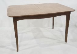 Early 20th century extending dining table in the manner of Heals, a shaped top on four shaped legs