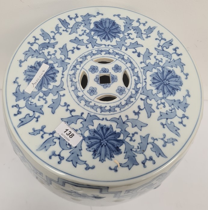 Chinese porcelain barrel-shaped porcelain garden seat painted with ho-ho bird and flowers - Image 6 of 8