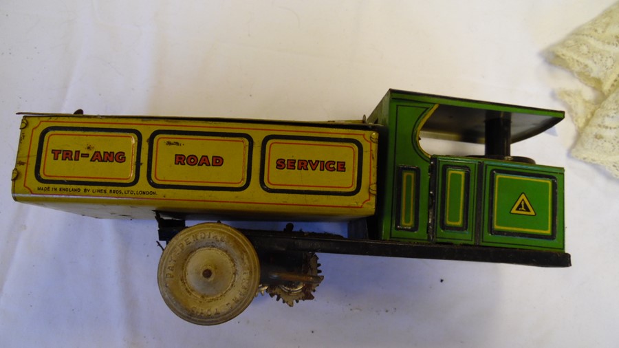 Schuco tinplate car and garage, no.15/125, boxed and a Triang clockwork road service vehicle (2) - Image 4 of 8