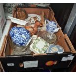 Assorted ceramics to include a blue Wedgwood heart-shaped trinket dish, a Wedgwood bone china