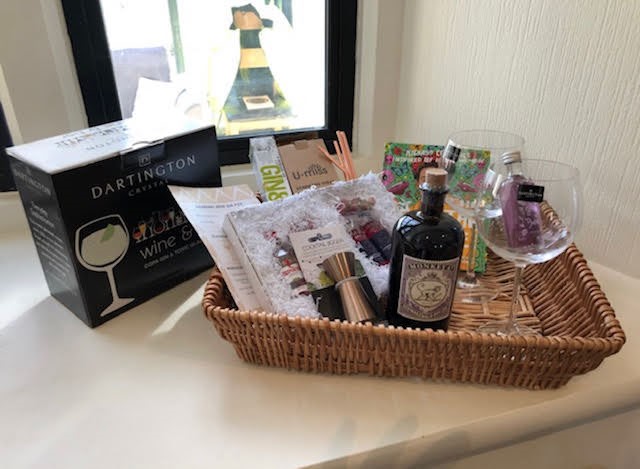 Lockdown Lifesaver Gin Hamper - Raspberry Rose Gin Fizz