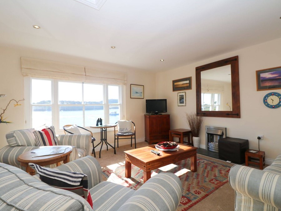 2 bedroom cottage in St Mawes - Image 2 of 2