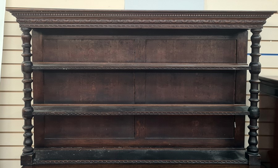 Victorian carved oak three-tier platerack having carved lunette frieze, on bulbous ring turned