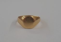 Gent's 18ct gold signet ring, 6.6g approx