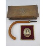 18ct gold and wooden mounted walking stick handle (missing stick), a rectangular carved wooden box