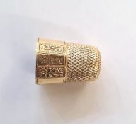 18ct gold thimble with panelled and floral decoration, 7.4g approx