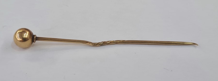 Gold-coloured metal stickpin
