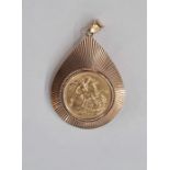 9ct gold-mounted sovereign pendant brooch, the 1968 sovereign in teardrop-shaped sunray engraved