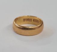 22ct gold wedding band, 6.2g approx