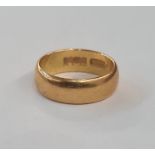 22ct gold wedding band, 6.2g approx