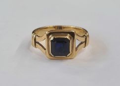 Antique 18ct gold and sapphire ring set square-cut sapphire, ring size P approx. Condition
