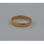 22ct gold wedding band, 3.6g approx