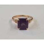 Gold ring set with a single square cut amethyst, marked 18k, finger size 'O', 3.3g in total