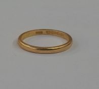 22ct gold wedding ring, 3g approx