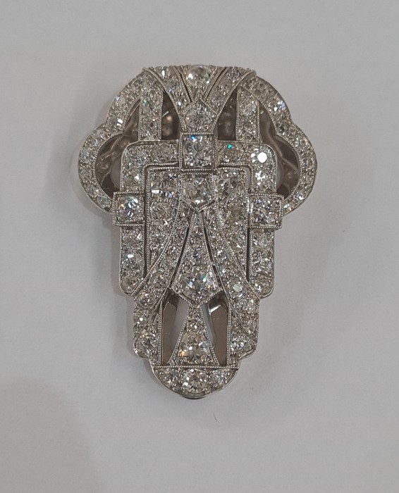 Art Deco platinum and diamond brooch clip, mounted with multiple sized diamonds, the largest 2.5mm