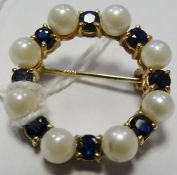 9ct gold, sapphire and cultured pearl circle brooch set eight pearls alternating eight sapphires