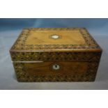 A walnut inlaid banded Victorian jewellery box, W.25 x H.7 x D.12 cm