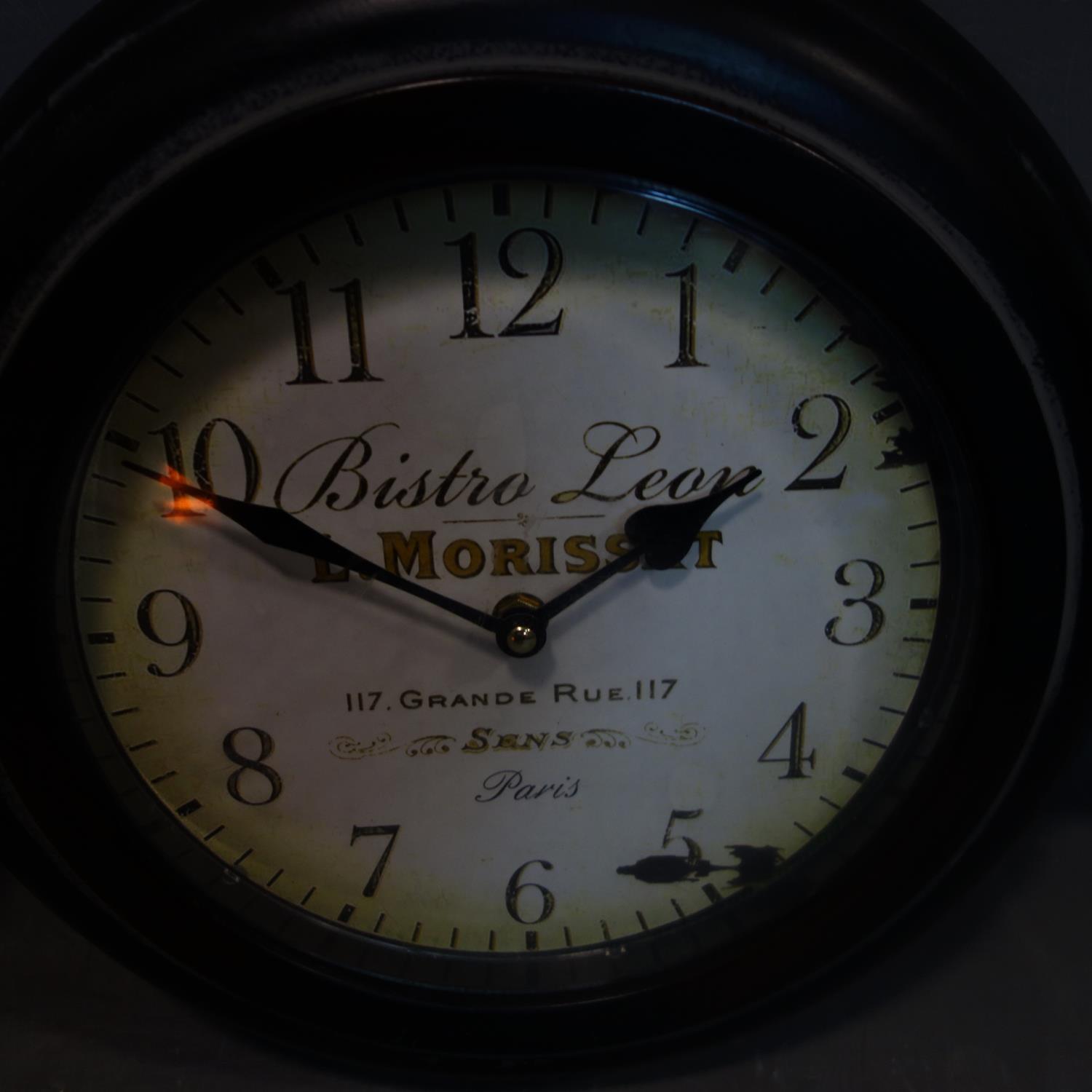 Two battery operated clocks, to include a wall clock, Diameter 33cm, and a mantel clock with dial - Image 3 of 3