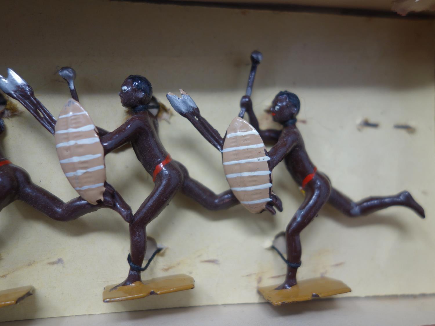 A boxed set of vintage lead figures of Zulu warriors by William Britain - Image 2 of 2
