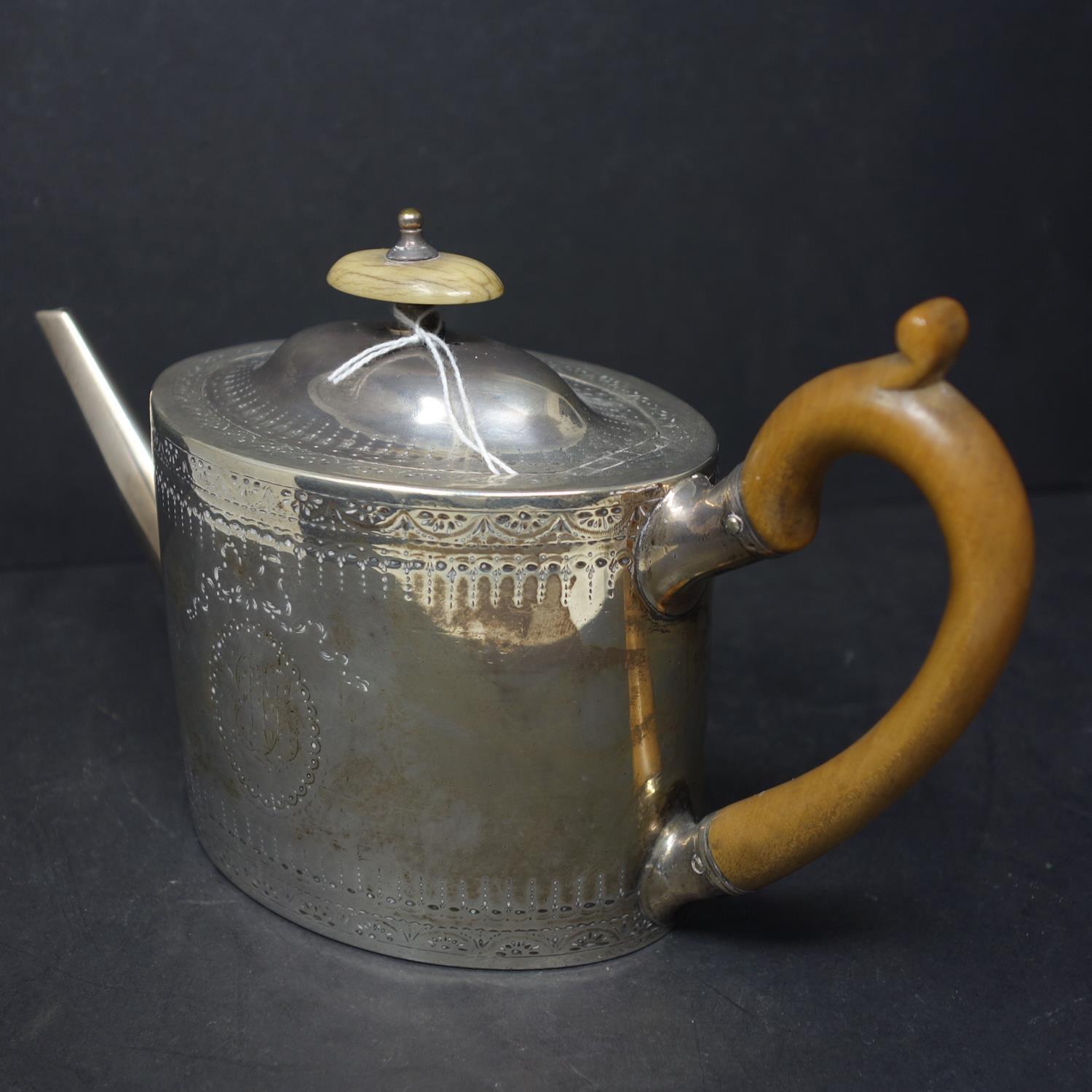 A George III silver tea pot by Charlie Aldrige & Henry Green, dated 1784, 14oz - Image 4 of 5