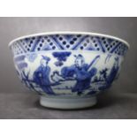 A 19th century Chinese blue and white porcelain bowl, interior decorated with 4 claw dragon