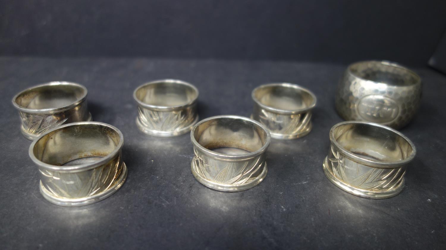 A collection of silver, to include a silver ashtray, by Sampson Mordan & Co., London 1930, H.2.5 W.9 - Image 3 of 4