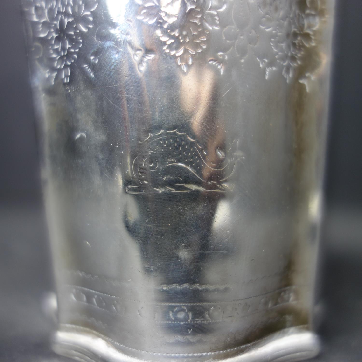 A Georgian silver milk jug, with engraved floral decoration, indistinctly hallmarked, H.10.5cm, - Image 6 of 6