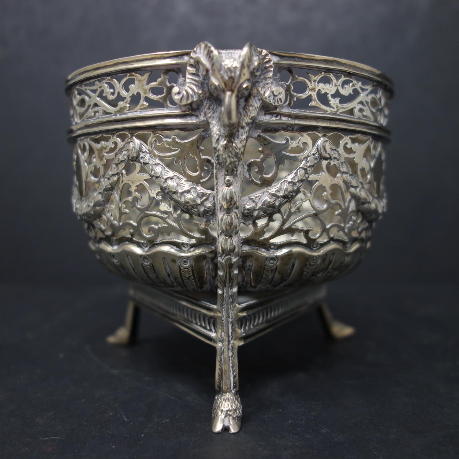 WITHDRAWN- An early 20th century Chester silver sugar bowl, with pierced decoration, dated 1908, 8oz