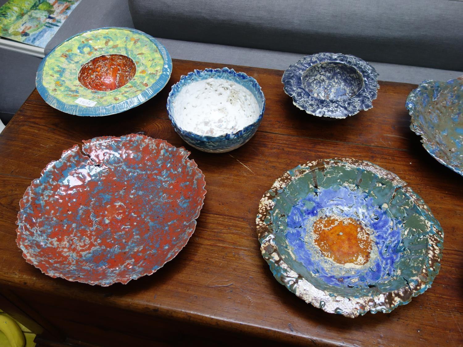 A collection of 10 Studio Art Pottery bowls and dishes of varying size and form (10) - Image 2 of 4