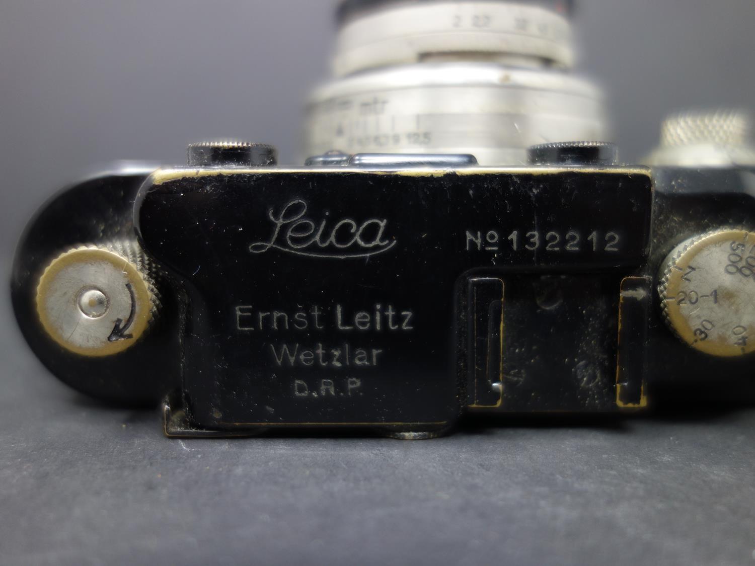 A vintage Leica ernst leitz wetzlar drp no 132212 camera, with original leather case fitted with a - Image 2 of 4