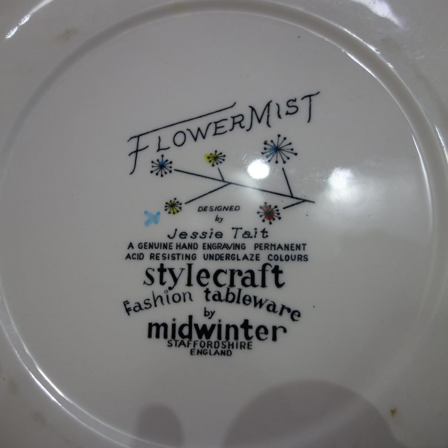 A collection of Midwinter tableware, to include Riviera plates, teacups, saucers, platter, and - Image 5 of 6