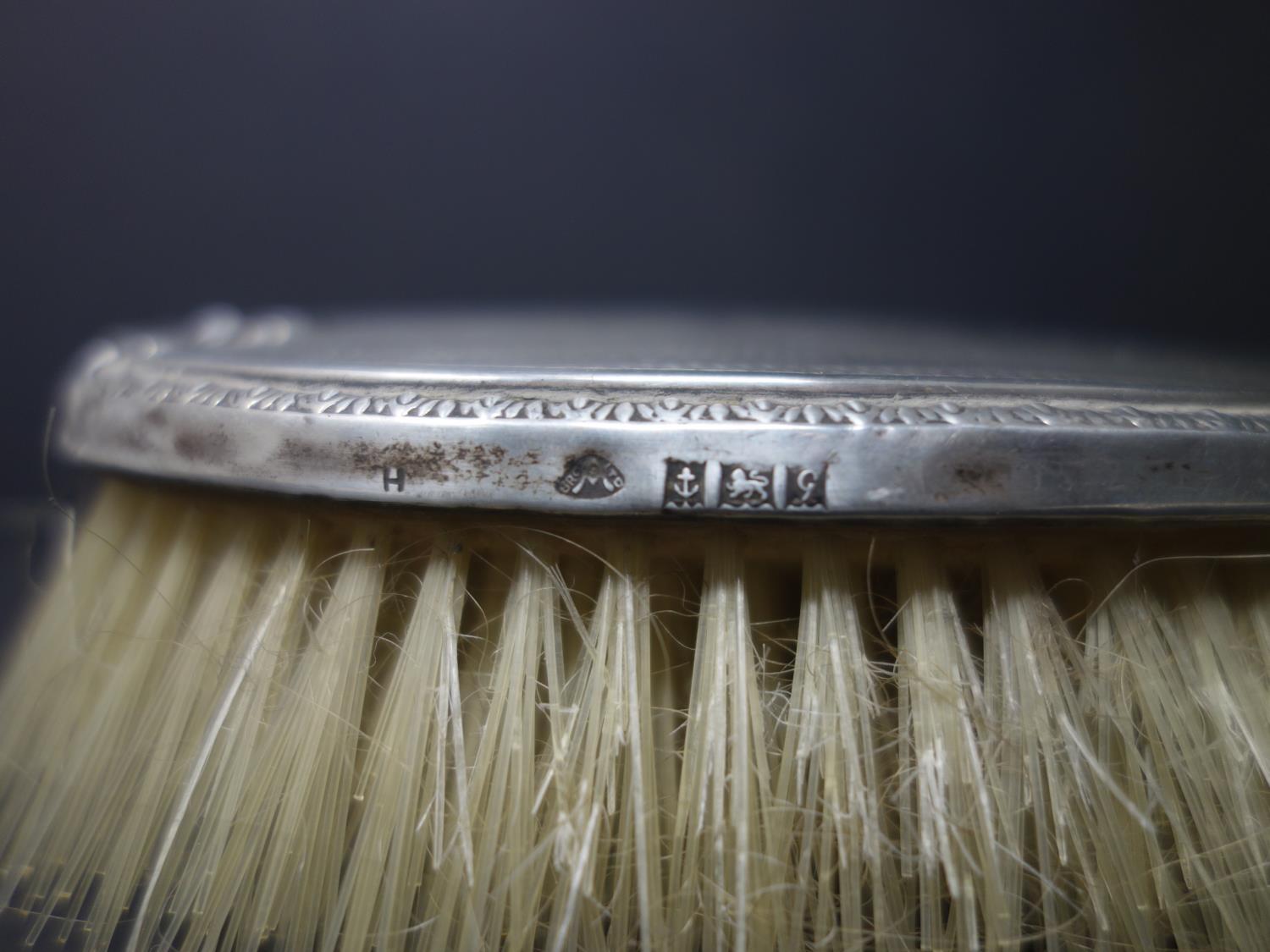 A silver dressing table mirror together with 3 silver dressing brushes - Image 5 of 5