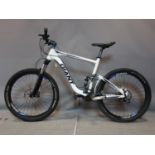 A Giant 'Trance' 5.0 mountain bike