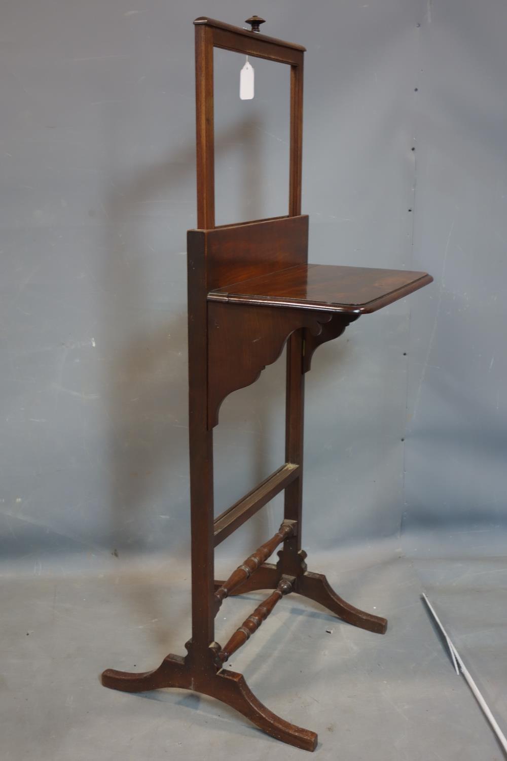 An Edwardian mahogany adjustable fire screen, lacking panel - Image 3 of 3