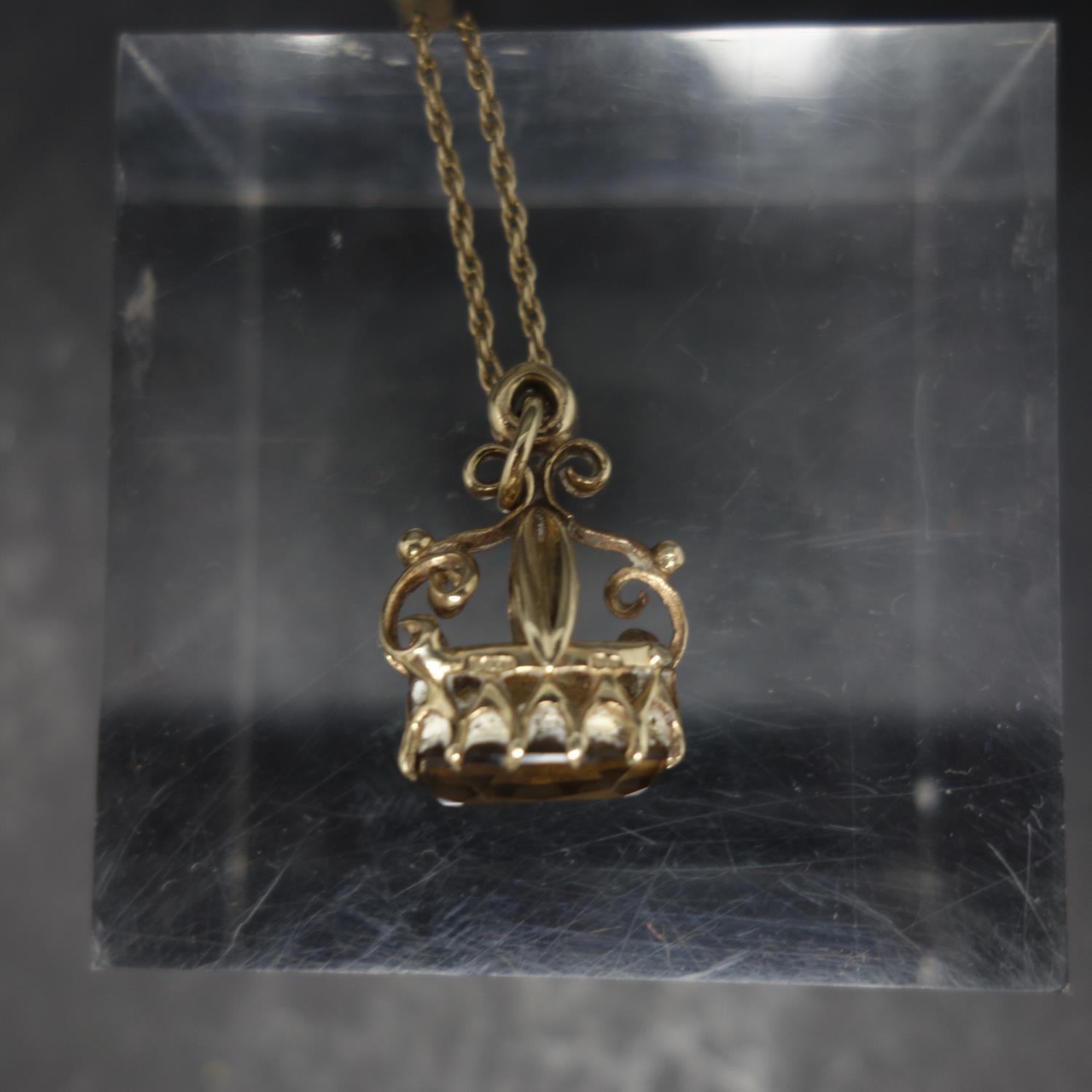 A 9ct yellow gold and natural stone set pendant on a 9ct yellow gold chain, gross weight 4.9g - Image 5 of 5