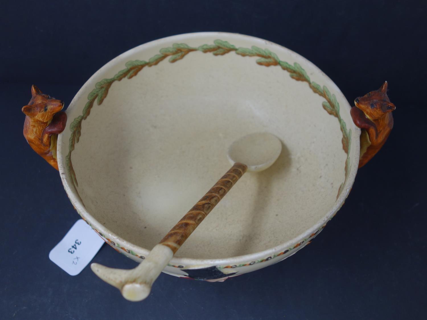 A Crown Devon bowl, with hunting decoration and twin fox handles, with matching spoon of horn - Image 5 of 5