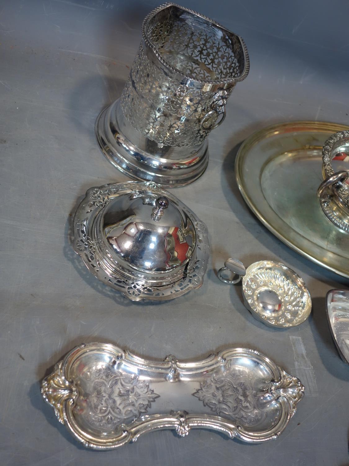 A collection of silver plated ware, to include a large oval tray, a wine coaster, a Harrods dish, an - Image 2 of 4