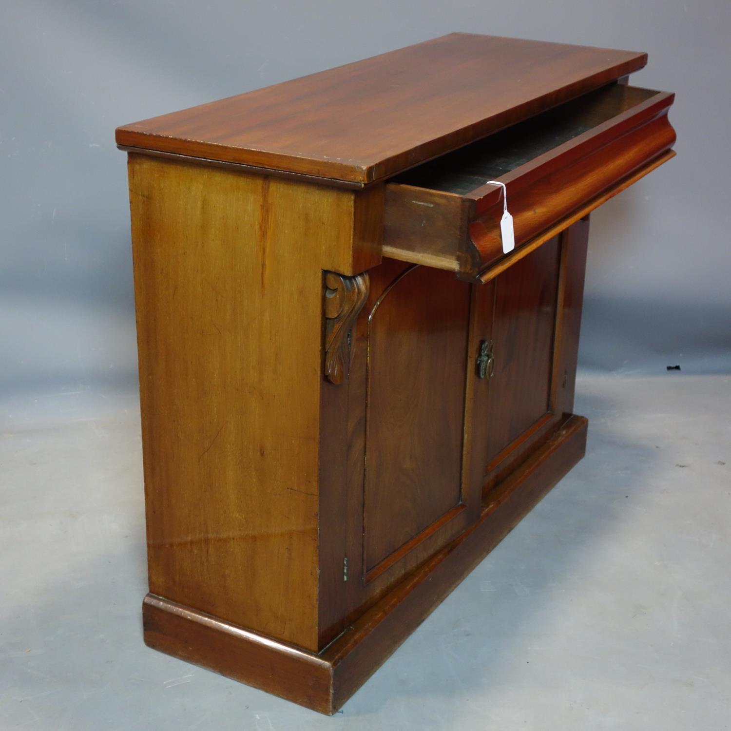 A Victorian mahogany chiffonier, H.86 W.106 D.40cm - Image 3 of 3