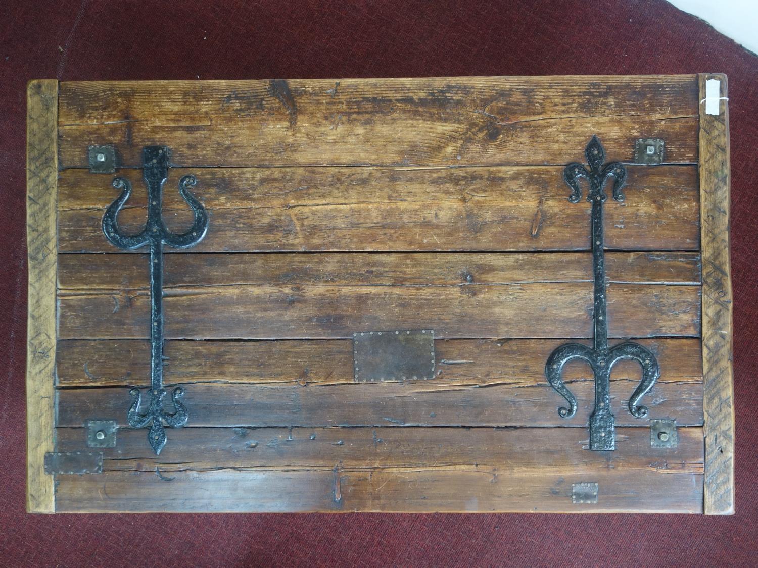A large iron mounted pine coffee table, H.38 W.140 D.86cm - Image 2 of 3