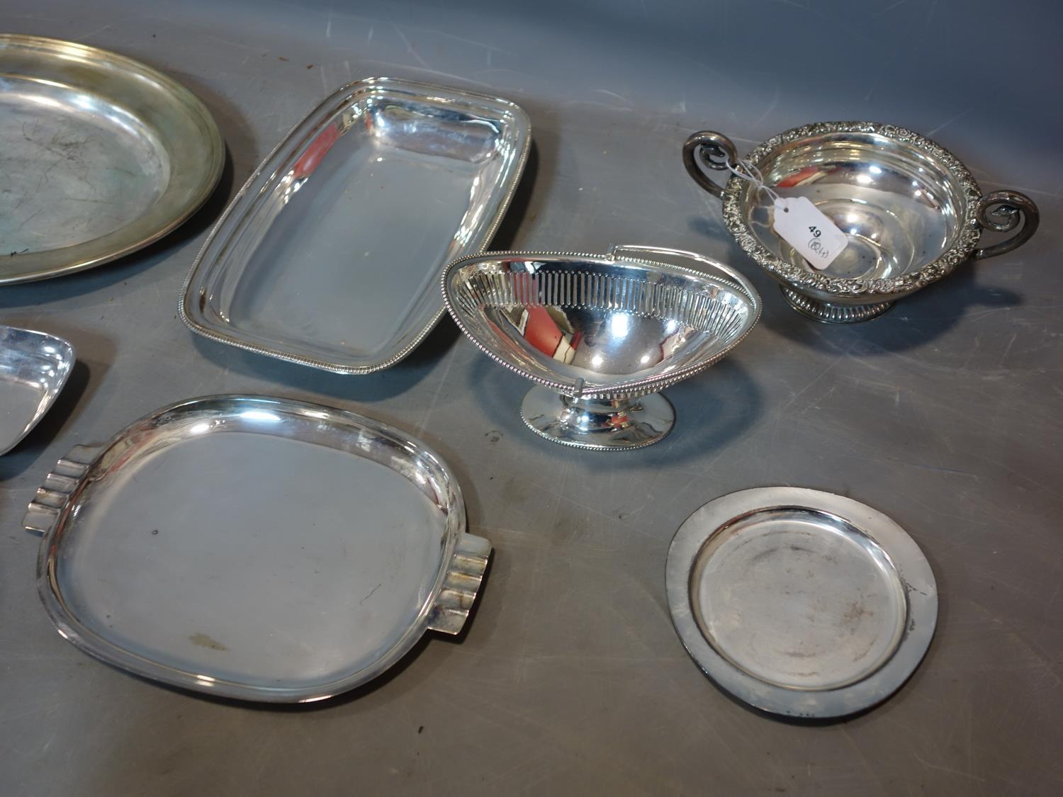 A collection of silver plated ware, to include a large oval tray, a wine coaster, a Harrods dish, an - Image 4 of 4