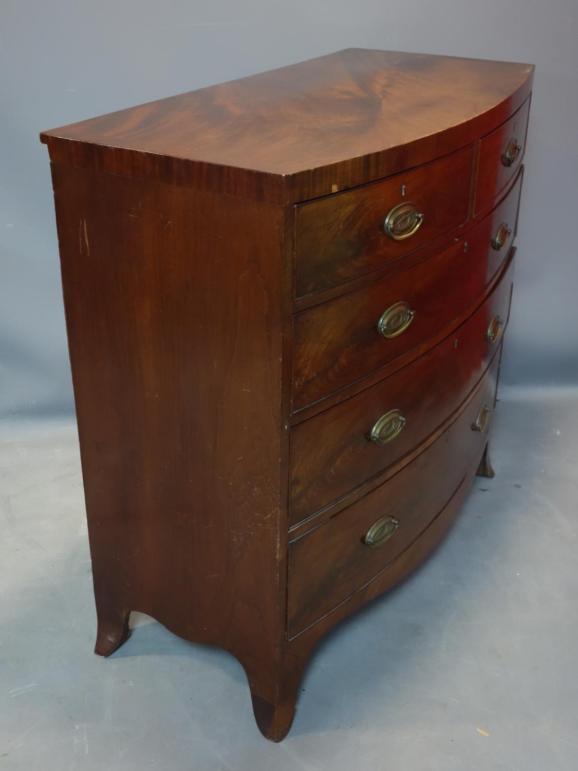 A Regency mahogany bow fronted chest of drawers, top warped, H.104 W.104 D.53cm - Image 2 of 3
