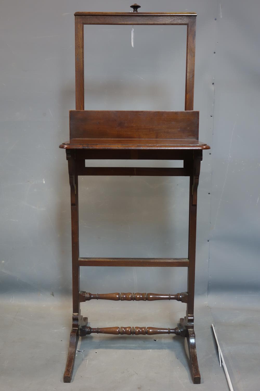 An Edwardian mahogany adjustable fire screen, lacking panel - Image 2 of 3