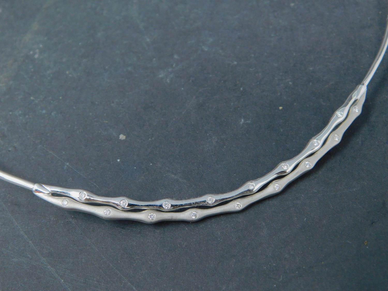 An 18ct white gold choker set with 17 diamonds, 22 grams - Image 3 of 3