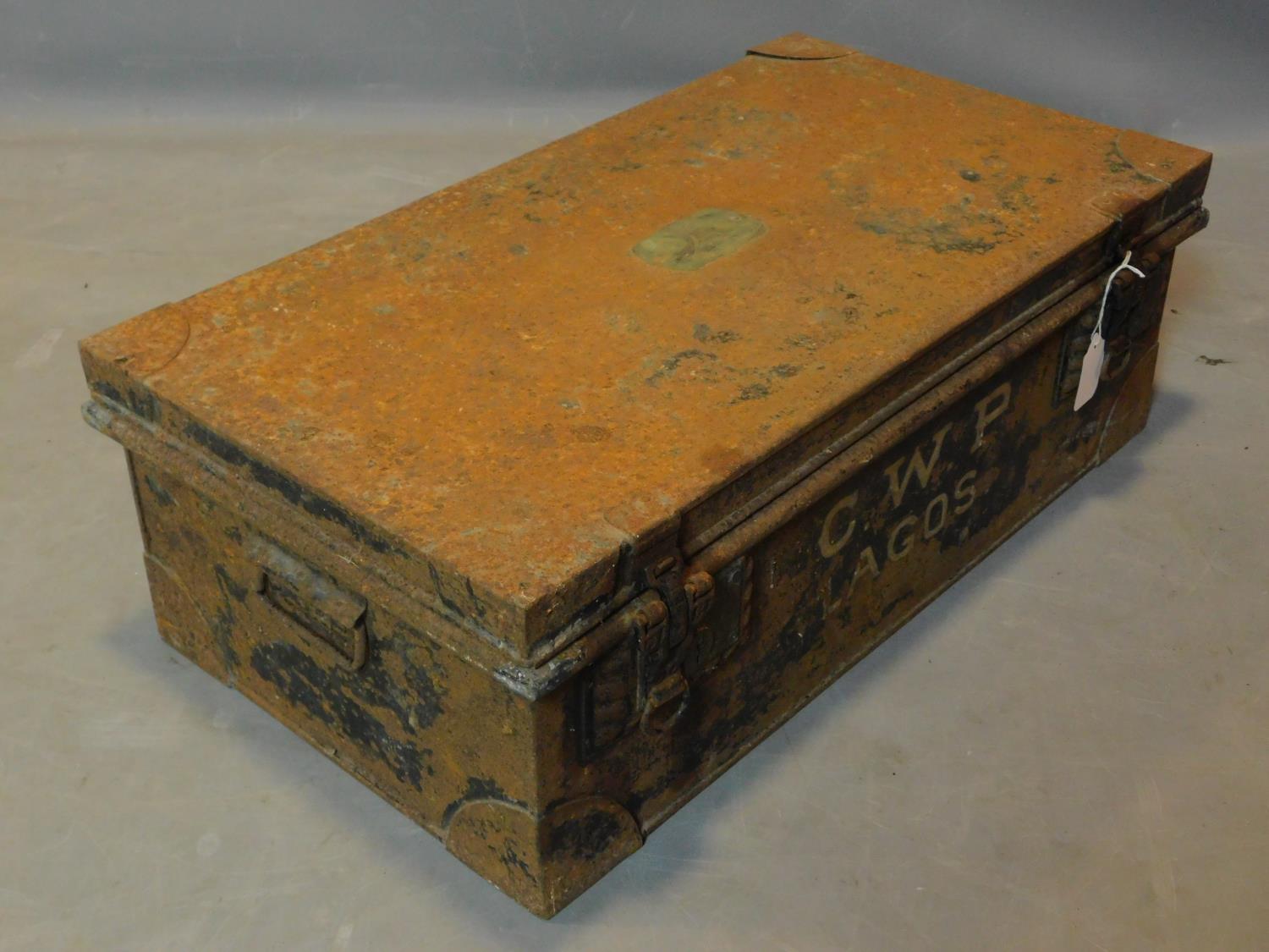 A 'Watertight Jaybeco' metal ammo box by Jones Brothers & Co., Wolverhampton, H.24 W.70 D.38cm - Image 2 of 6