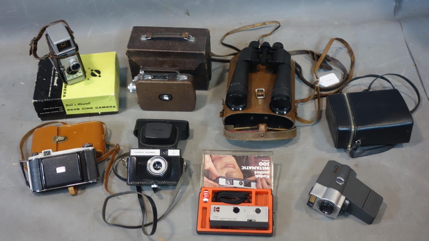 A collection of 6 vintage cameras to include 3 cine cameras, together with a pair of vintage