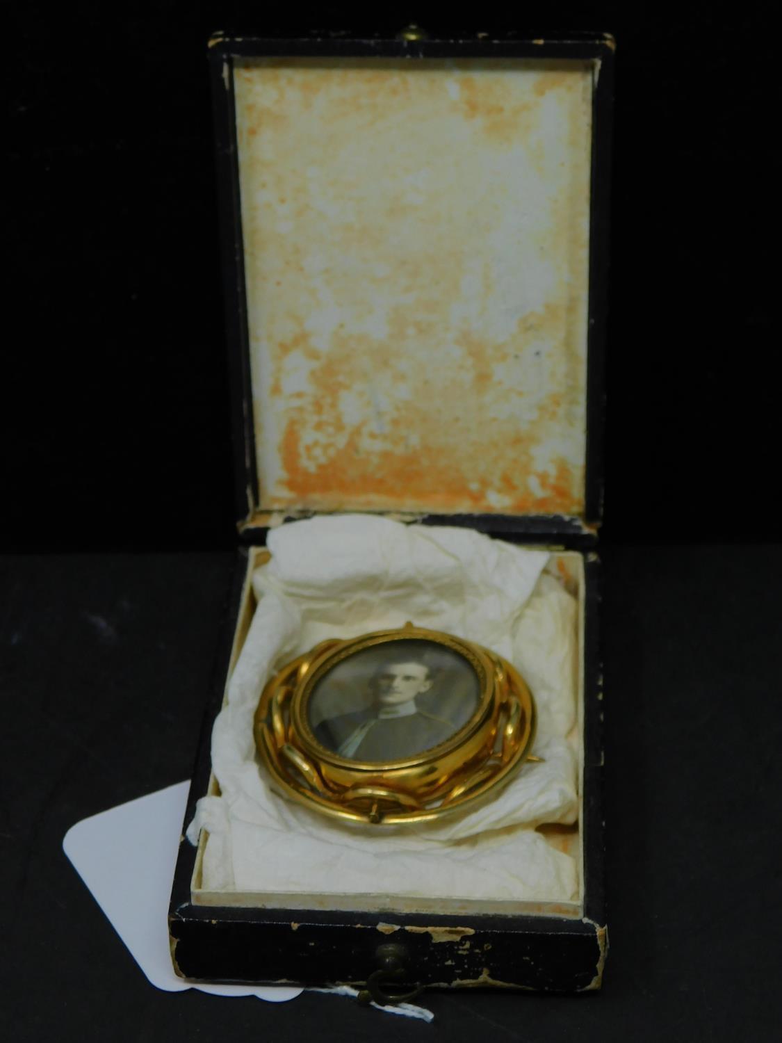 A 19th century pinchbeck brooch with double sided revolving picture frame, H.6cm, in associated box - Image 4 of 4