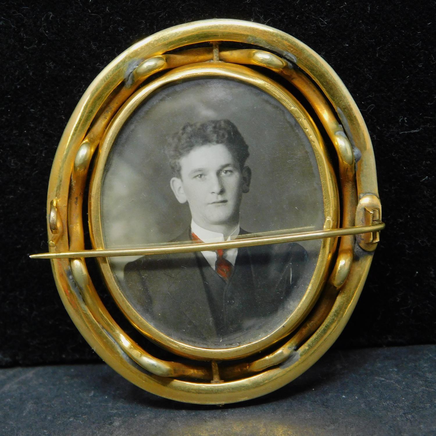 A 19th century pinchbeck brooch with double sided revolving picture frame, H.6cm, in associated box - Image 2 of 4