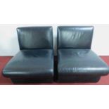 A pair of black leather easy chairs. H.68 W.59 D.66